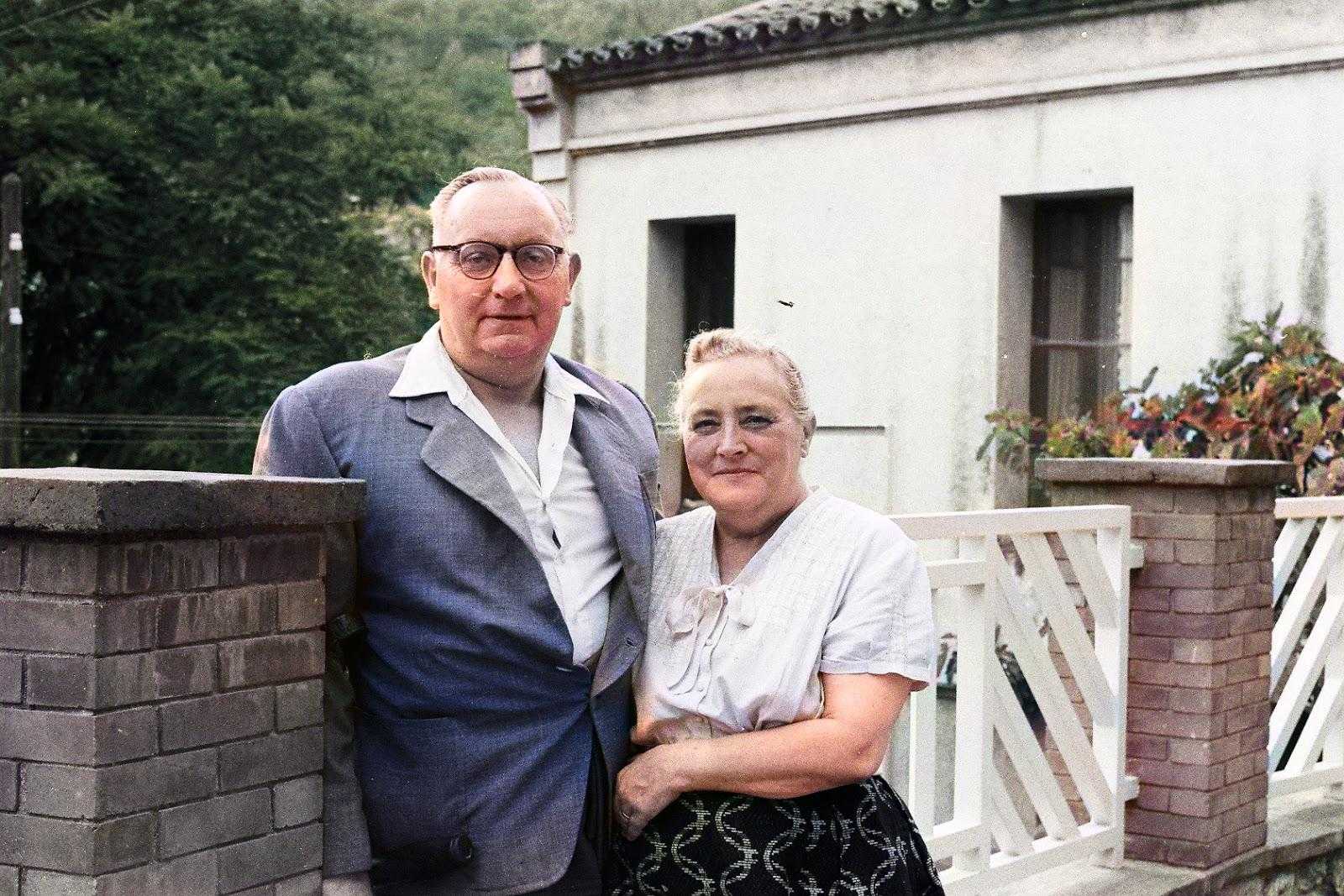 Ernest H. Trenchard junto a su esposa, Gertrudis Willie.